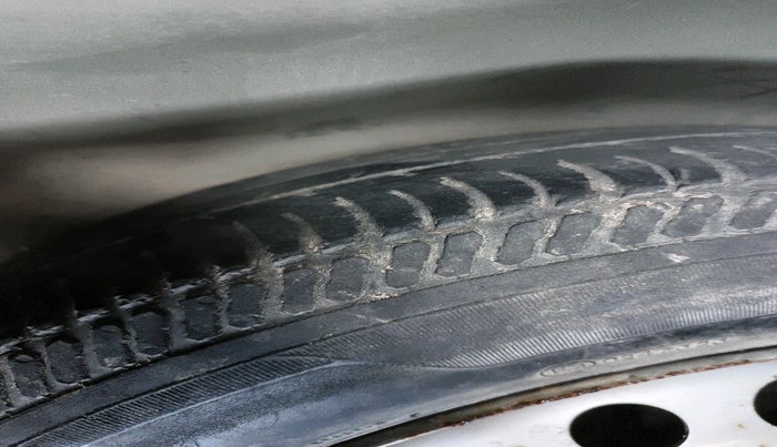 2017 Maruti Swift LXI (O), Petrol, Manual, 63,569 km, tyre