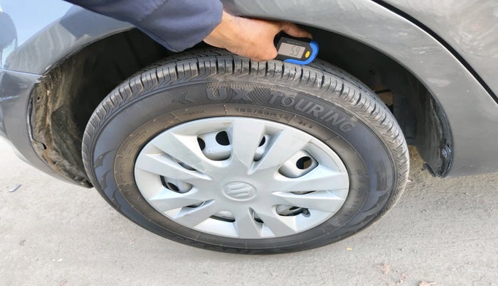 2017 Maruti Swift LXI (O), Petrol, Manual, 63,569 km, tyre