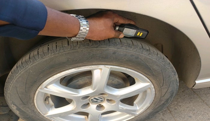 2016 Volkswagen Vento COMFORTLINE 1.5 AT, Diesel, Automatic, 2,02,443 km, tyre