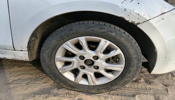 2016 Tata Tiago XZ PETROL, Petrol, Manual, 4,13,497 km, tyre