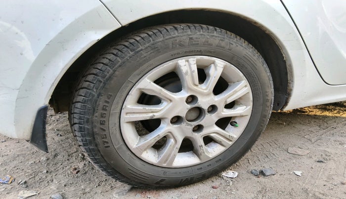 2016 Tata Tiago XZ PETROL, Petrol, Manual, 4,13,497 km, tyre