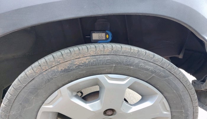 2018 Renault Kwid CLIMBER 1.0, Petrol, Manual, 49,812 km, tyre