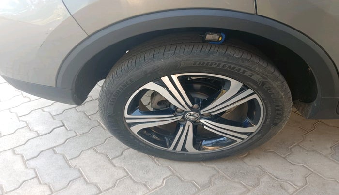 2022 MG ASTOR SHARP 1.5 MT, Petrol, Manual, 33,975 km, tyre