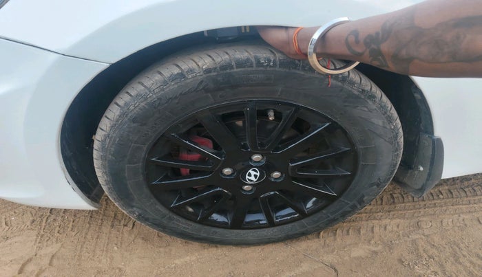 2012 Hyundai Verna FLUIDIC 1.6 VTVT EX, Petrol, Manual, 1,16,451 km, tyre