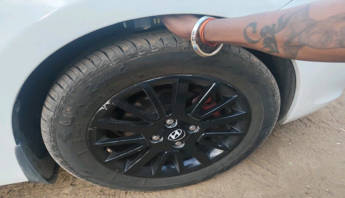 2012 Hyundai Verna FLUIDIC 1.6 VTVT EX, Petrol, Manual, 1,16,451 km, tyre