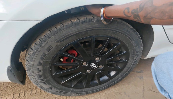 2012 Hyundai Verna FLUIDIC 1.6 VTVT EX, Petrol, Manual, 1,16,451 km, tyre