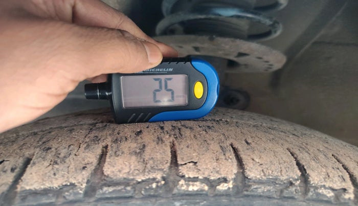 2016 Mahindra Kuv100 K4 D 6 STR, Diesel, Manual, 54,258 km, tyre