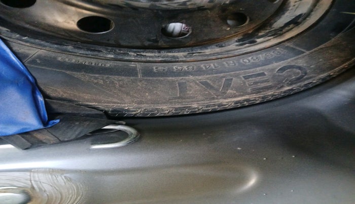 2015 Maruti Swift VXI, Petrol, Manual, 47,375 km, tyre