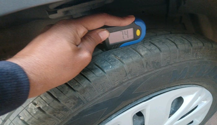 2015 Maruti Swift VXI, Petrol, Manual, 47,375 km, tyre