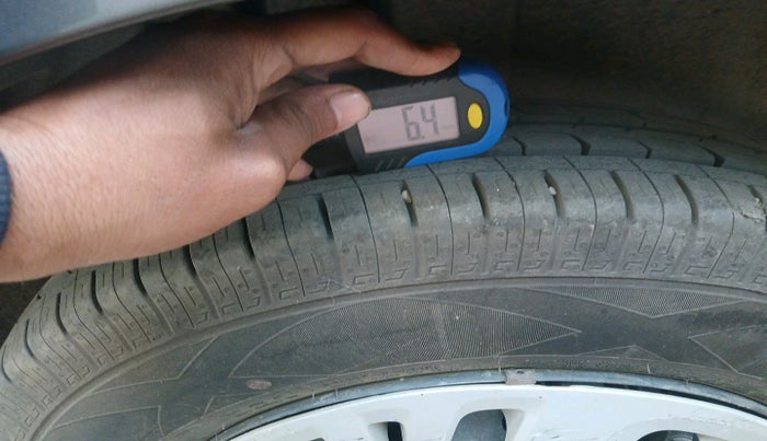 2015 Maruti Swift VXI, Petrol, Manual, 47,375 km, tyre