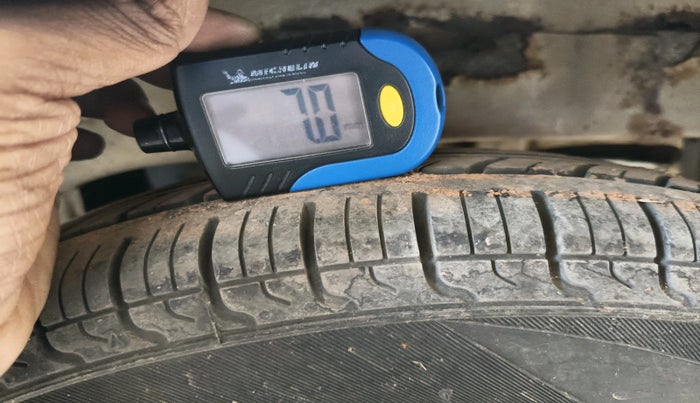 2011 Maruti Alto LXI CNG, Petrol, Manual, 73,781 km, tyre