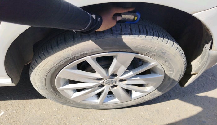 2015 Volkswagen Polo HIGHLINE1.2L, Petrol, Manual, 90,330 km, tyre