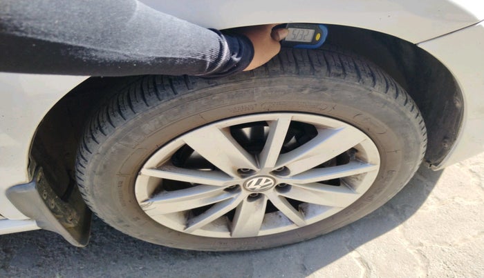 2015 Volkswagen Polo HIGHLINE1.2L, Petrol, Manual, 90,330 km, tyre