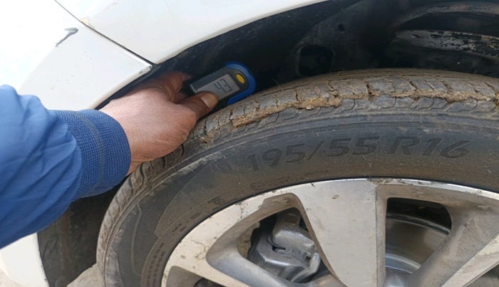 2015 Hyundai Elite i20 ASTA 1.2, Petrol, Manual, 1,04,313 km, tyre