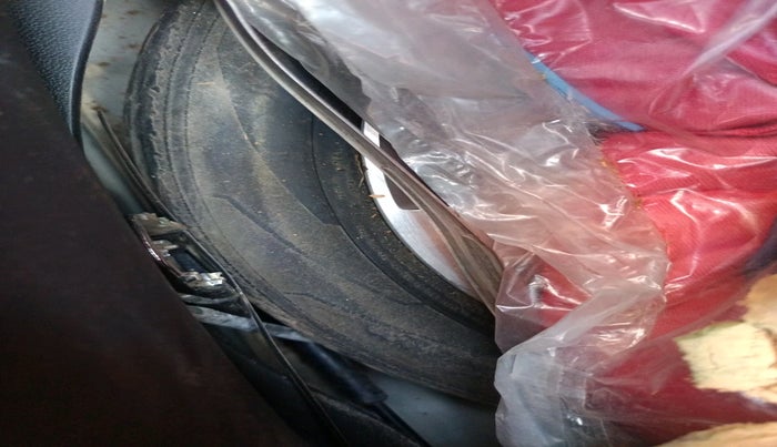 2015 Hyundai Elite i20 ASTA 1.2, Petrol, Manual, 1,04,313 km, tyre