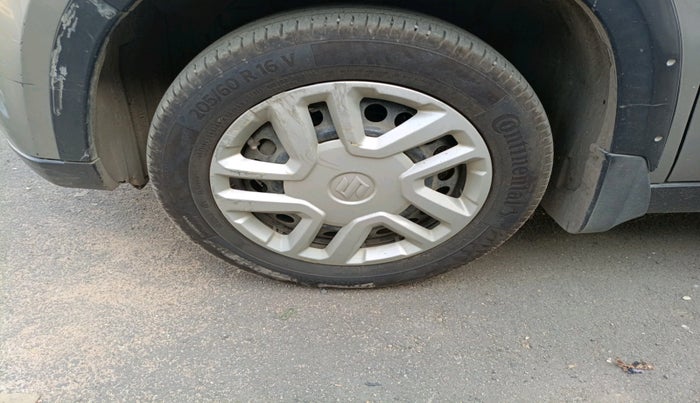 2016 Maruti Vitara Brezza VDI, Diesel, Manual, 1,17,168 km, tyre