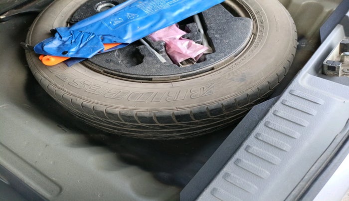 2016 Maruti Vitara Brezza VDI, Diesel, Manual, 1,17,168 km, tyre