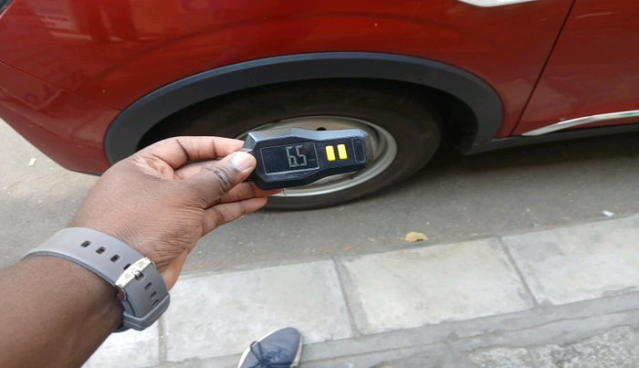 2023 Mahindra XUV300 W4 1.5 DIESEL, Diesel, Manual, 14,991 km, tyre