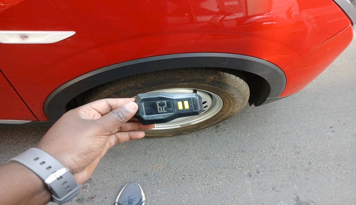 2023 Mahindra XUV300 W4 1.5 DIESEL, Diesel, Manual, 14,991 km, tyre