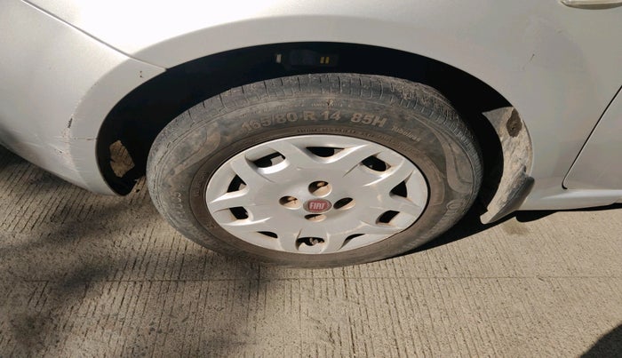 2013 Fiat Grand Punto DYNAMIC 1.3, Diesel, Manual, 1,33,712 km, tyre