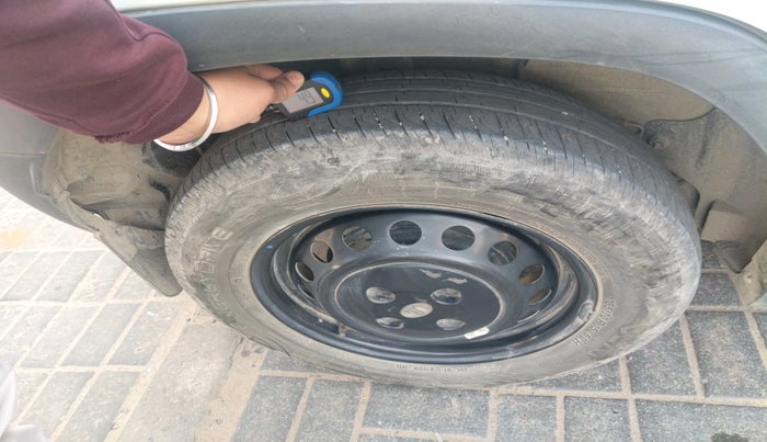 2023 Tata PUNCH PURE MT CNG, Petrol, Manual, 17,646 km, tyre