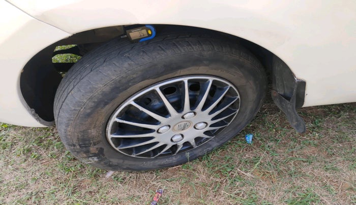 2011 Tata Indica Vista LX QUADRAJET, Diesel, Manual, 1,18,634 km, tyre