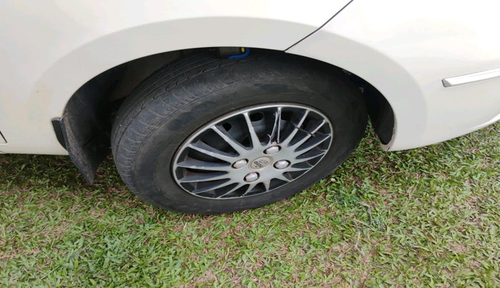 2011 Tata Indica Vista LX QUADRAJET, Diesel, Manual, 1,18,634 km, tyre