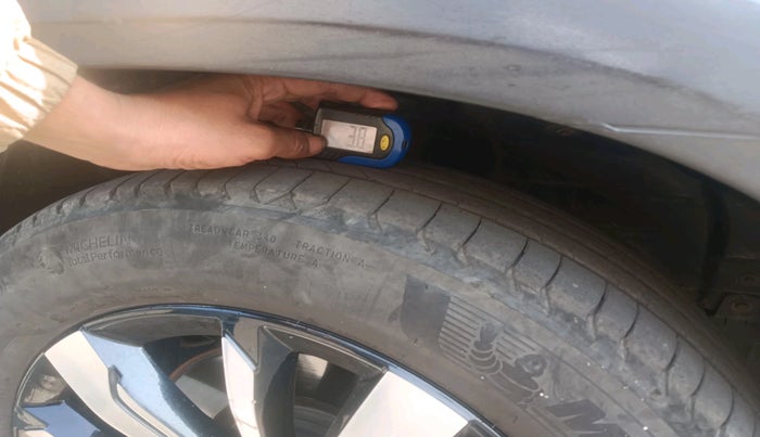 2020 MG HECTOR PLUS SHARP 1.5 PETROL TURBO DCT 6-STR, Petrol, Automatic, 1,00,406 km, tyre