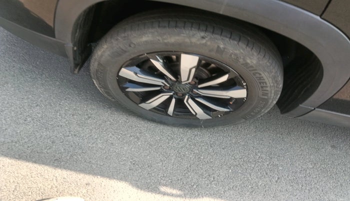 2020 MG HECTOR PLUS SHARP 1.5 PETROL TURBO DCT 6-STR, Petrol, Automatic, 1,00,406 km, tyre