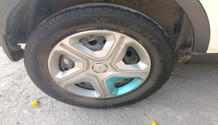 2021 Tata NEXON EV XM, Electric, Automatic, 96,911 km, tyre