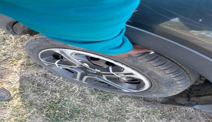 2018 Tata NEXON XE PETROL, Petrol, Manual, 1,08,000 km, tyre