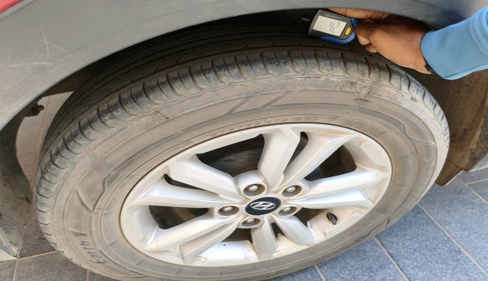 2016 Hyundai Creta SX 1.6 DIESEL, Diesel, Manual, 2,06,574 km, tyre