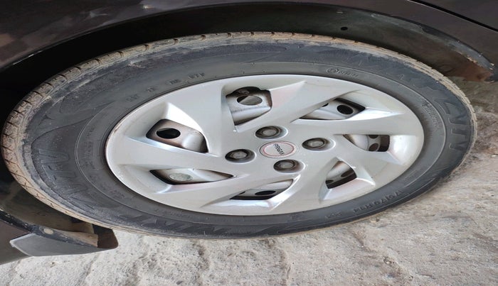 2017 Honda Amaze 1.2L I-VTEC E, Petrol, Manual, 1,35,599 km, tyre