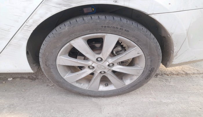 2013 Hyundai Verna FLUIDIC 1.6 CRDI SX, Diesel, Manual, 1,31,470 km, tyre