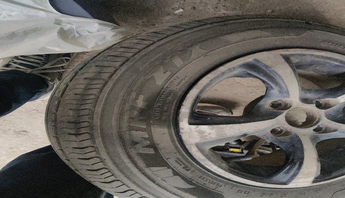 2011 Hyundai i10 MAGNA 1.2, Petrol, Manual, 1,52,828 km, tyre