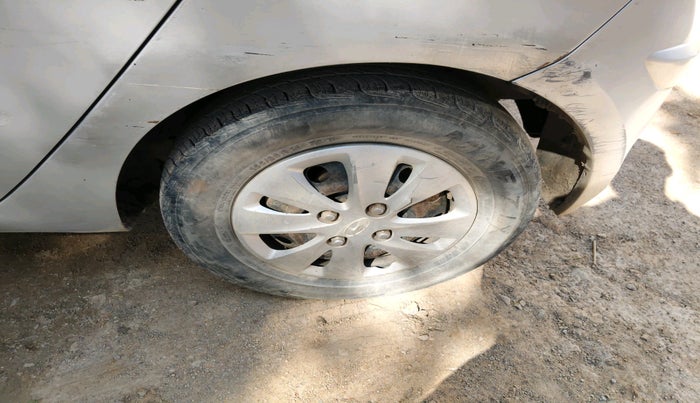 2010 Hyundai i10 MAGNA 1.2, Petrol, Manual, 1,33,914 km, tyre