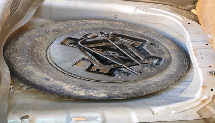 2010 Hyundai i10 MAGNA 1.2, Petrol, Manual, 1,33,914 km, tyre