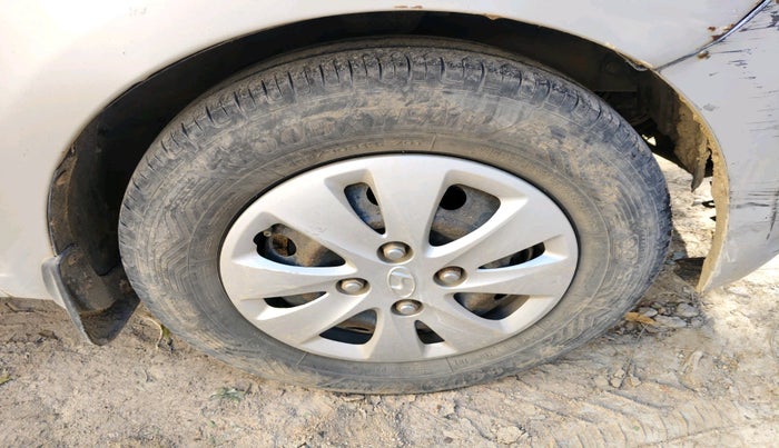 2010 Hyundai i10 MAGNA 1.2, Petrol, Manual, 1,33,914 km, tyre