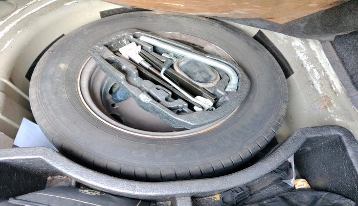 2011 Skoda Rapid AMBITION 1.6 TDI CR MT, Diesel, Manual, 1,23,181 km, tyre