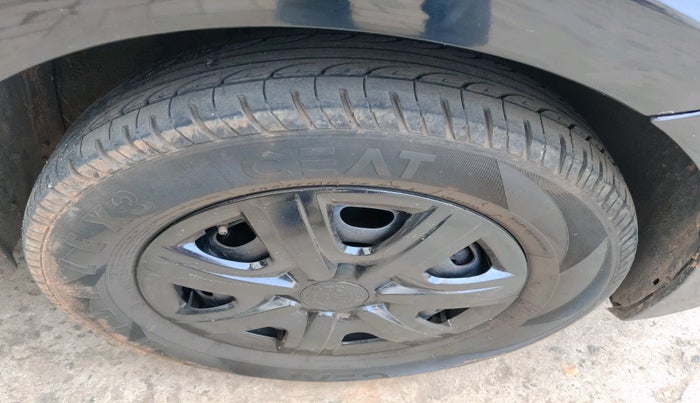 2011 Skoda Rapid AMBITION 1.6 TDI CR MT, Diesel, Manual, 1,23,181 km, tyre