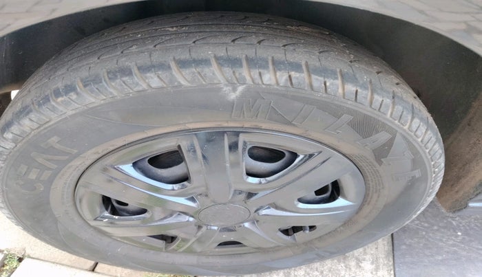 2011 Skoda Rapid AMBITION 1.6 TDI CR MT, Diesel, Manual, 1,23,181 km, tyre