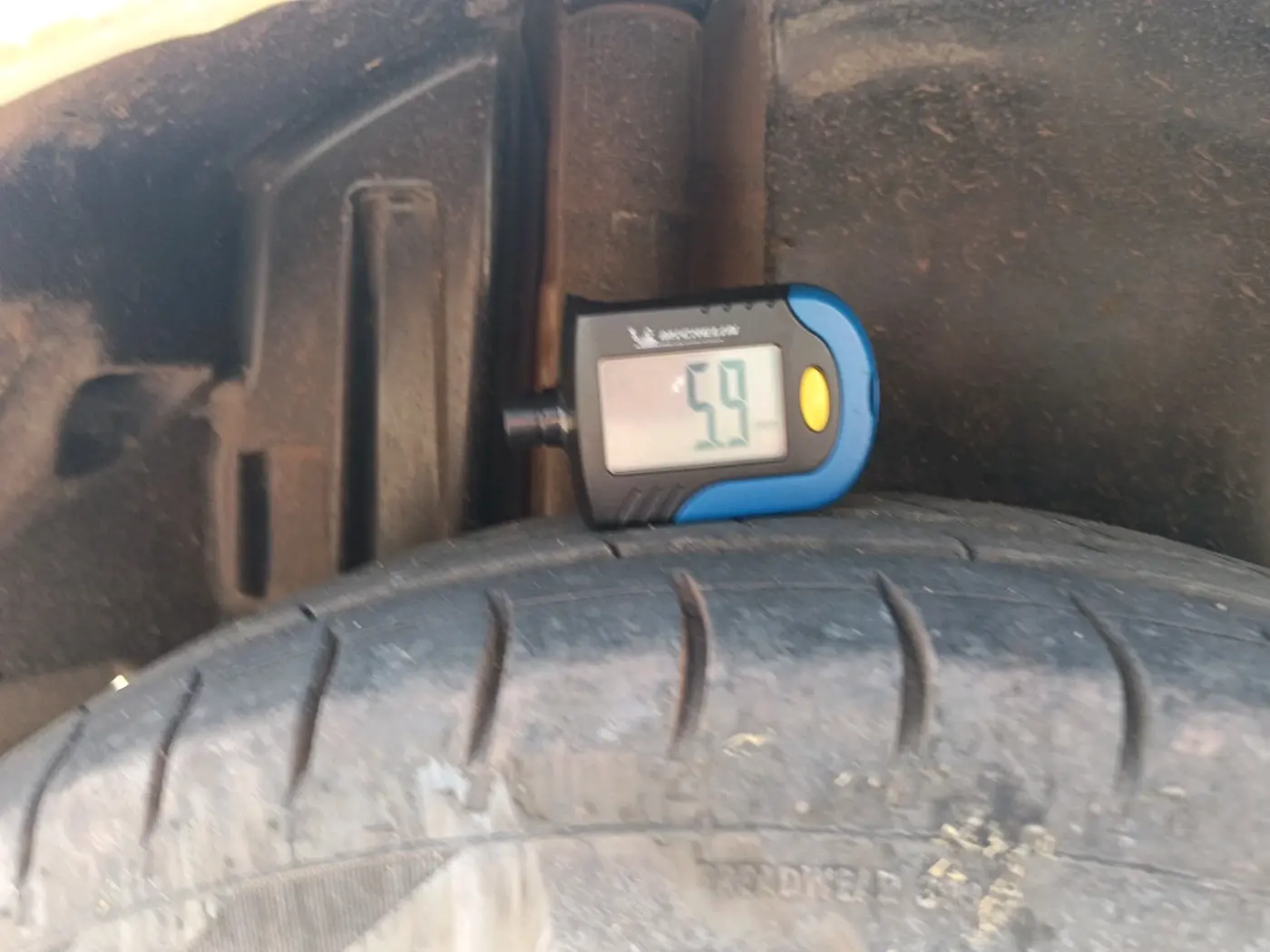 2017 Maruti Dzire VDI, Diesel, Manual, 1,30,976 km, tyre