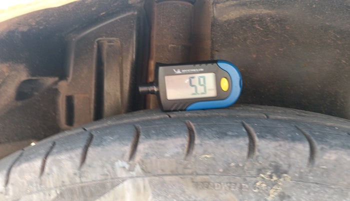 2017 Maruti Dzire VDI, Diesel, Manual, 1,30,976 km, tyre