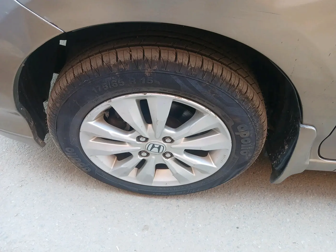 2012 Honda City 1.5L I-VTEC V MT, Petrol, Manual, 1,00,712 km, tyre