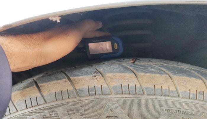 2012 Renault Scala RXL DIESEL, Diesel, Manual, 2,02,323 km, tyre