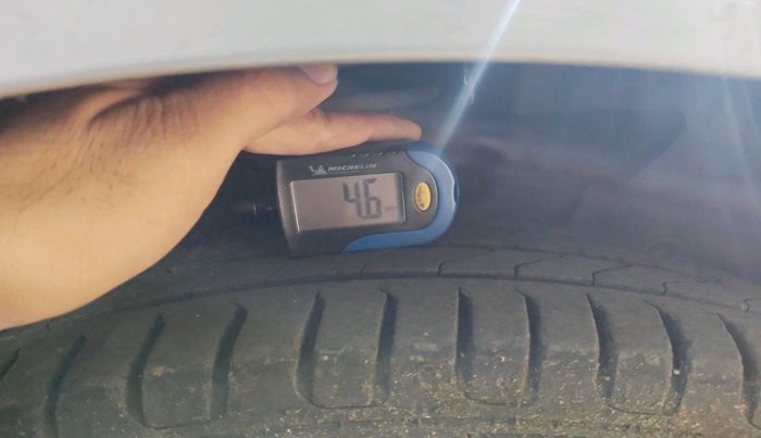 2012 Renault Scala RXL DIESEL, Diesel, Manual, 2,02,323 km, tyre