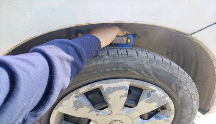 2015 Maruti Wagon R 1.0 LXI CNG, Petrol, Manual, 2,93,056 km, tyre