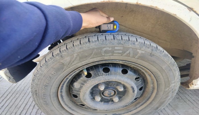 2015 Maruti Wagon R 1.0 LXI CNG, Petrol, Manual, 2,93,056 km, tyre