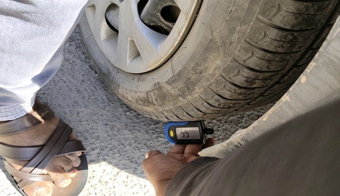 2013 Hyundai Grand i10 MAGNA 1.1 CRDI, Diesel, Manual, 1,14,114 km, tyre