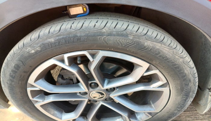 2022 Skoda KUSHAQ STYLE 1.0L TSI AT, Petrol, Automatic, 55,454 km, tyre